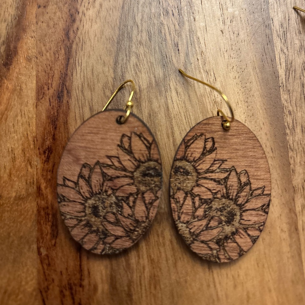 Beautiful wooden sunflower 🌻 earrings